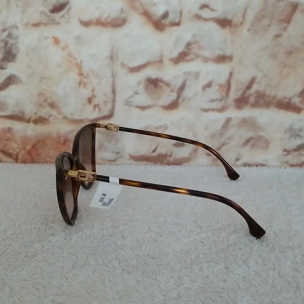 New Fendi Injection Plastic Cat-Eye Sunglasses - Picture 5 of 16